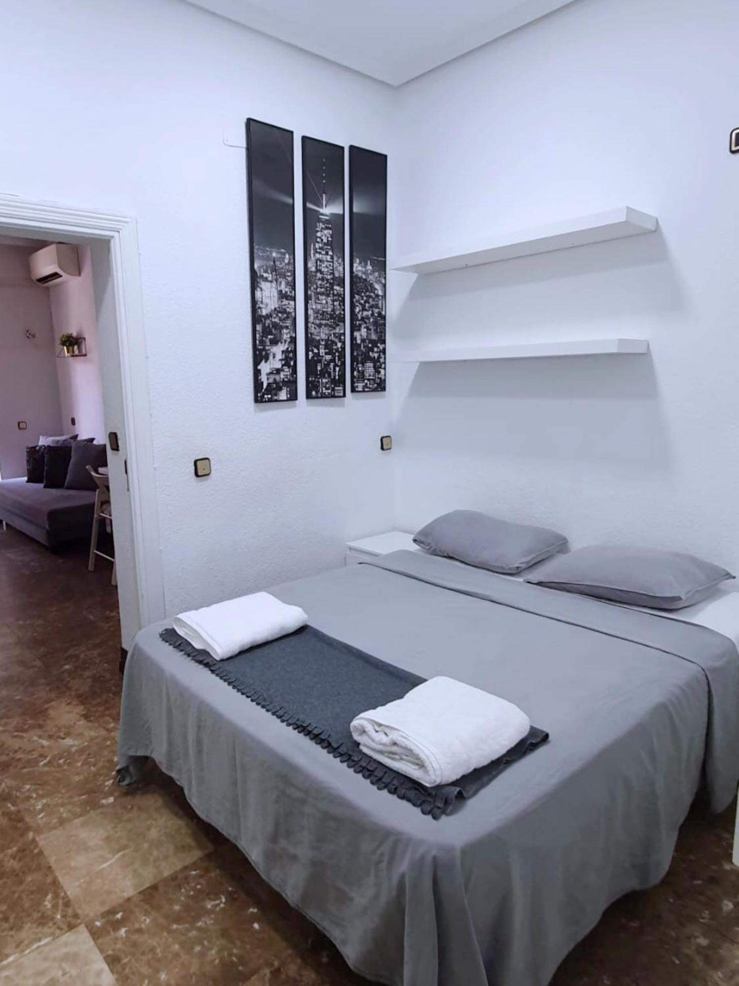 Apartamentos Econostay Fuencarral Madrid Extérieur photo